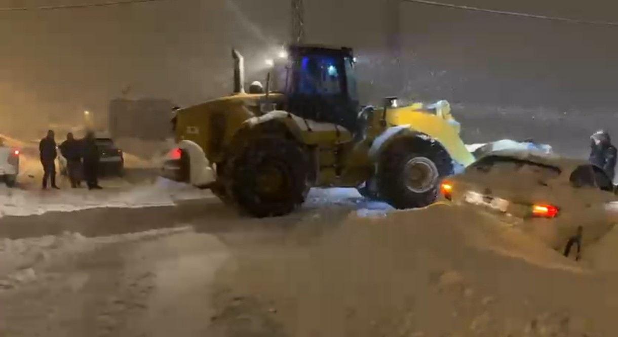 Muş'ta 345 köy yolu ulaşıma kapandı