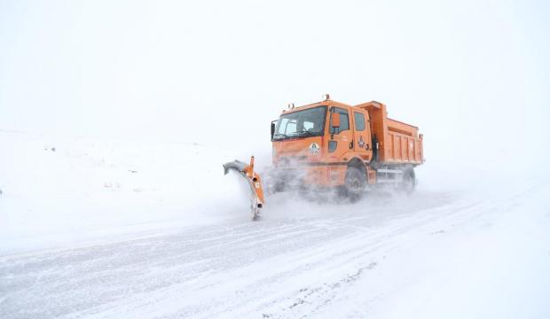 Kars-Ardahan kara yolu ağır tonajlı ara&ccedil; trafiğine kapatıldı