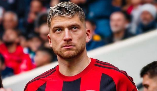 Kayserispor, S&uuml;per Lig'in tecr&uuml;beli stoperini renklerine bağladı