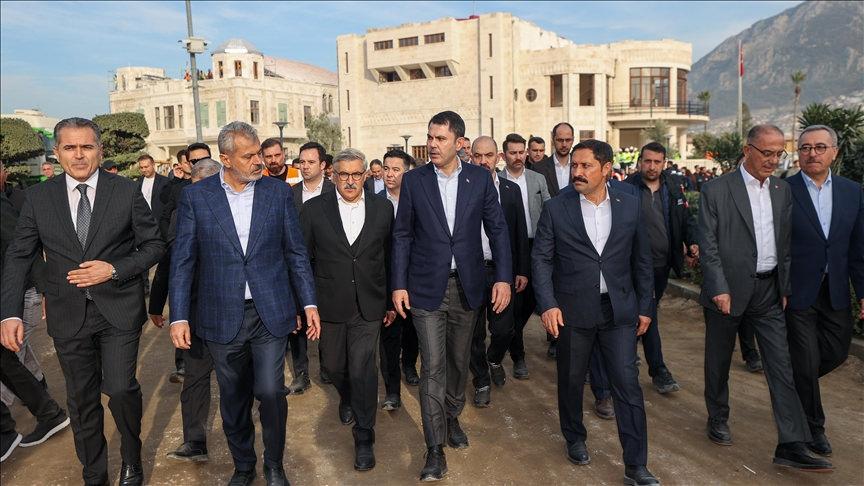 Çevre, Şehircilik ve İklim Değişikliği Bakanı Murat Kurum deprem bölgesinde çalışmaları inceliyor