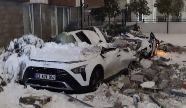 Şanlıurfa'da kar yağışı nedeniyle &ccedil;&ouml;ken &ccedil;atılar 67 araca hasar verdi