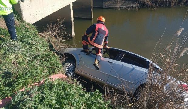 Sulama kanalına d&uuml;şen otomobilin s&uuml;r&uuml;c&uuml;s&uuml; hayatını kaybetti