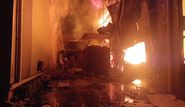 S&uuml;nger deposu alevlere teslim oldu