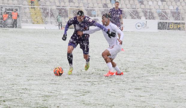 1 yıl &ouml;nce S&uuml;per Lig'deydiler: Ankara'nın karlı havasında bozguna uğradılar