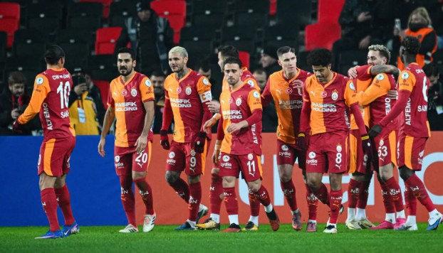 Trabzonspor'u 4-1 yenerek Süper Kupa'da finale yükselen Galatasaray takımı