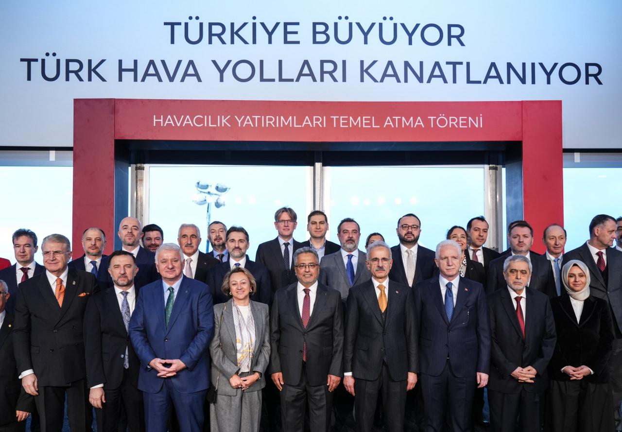 Temel atma töreni sonrasında aile fotoğrafı çekildi