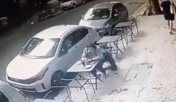 4. kattan kafede oturan adamın kafasına d&uuml;şt&uuml;! Mucize kurtuluş