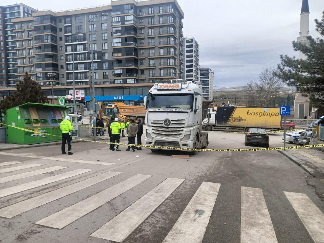 Kamyon kazasının gerçekleştiği olay yeri.