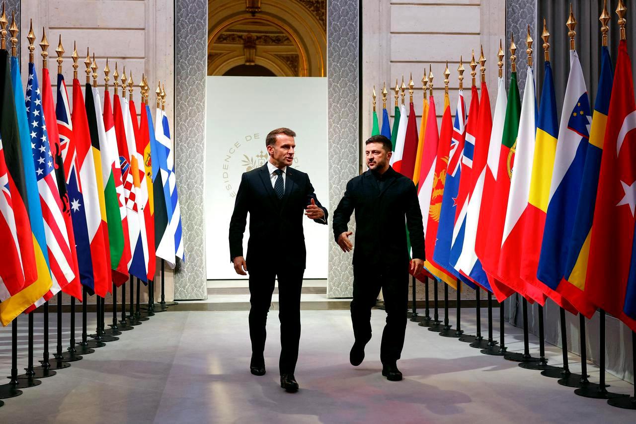 Emmanuel Macron ve Volodimir Zelenskiy