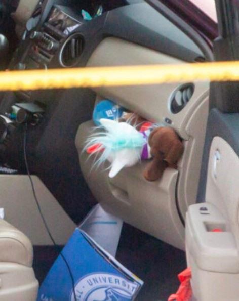 ABD polisinin öldürdüğü kadının arabasındaki oyuncaklar