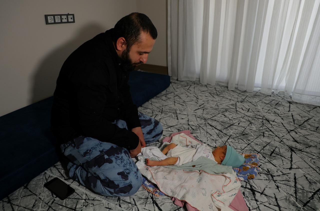 Baba Mahmut Deniz ve yenidoğan Fahretdin