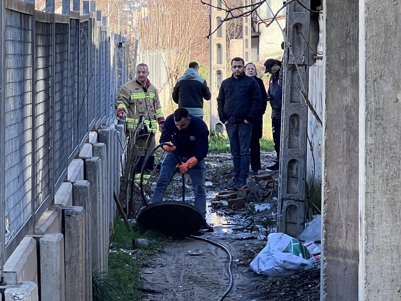 Olay yerine çok sayıda ekip sevk edildi.