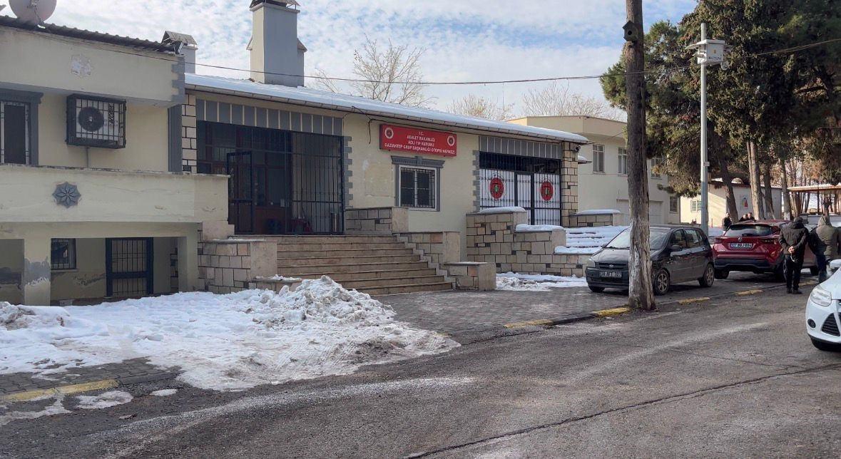 Abdullah Kaya (17) kalbinden bıçaklanarak öldürüldü.