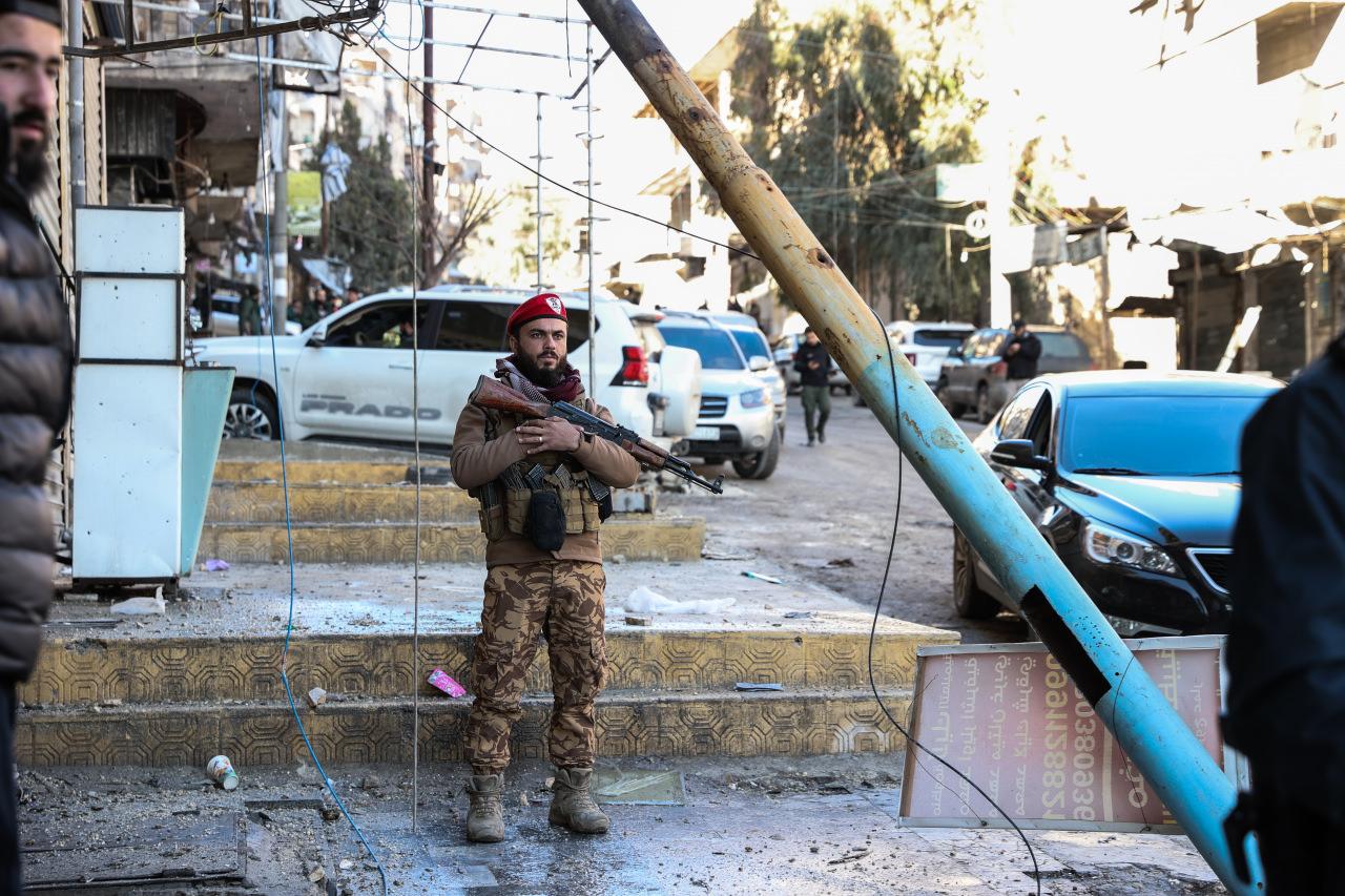 Ordu birlikleri, terör örgütünden kurtarılan Şeyh Maksud Mahallesi'nde devriye gezdi.