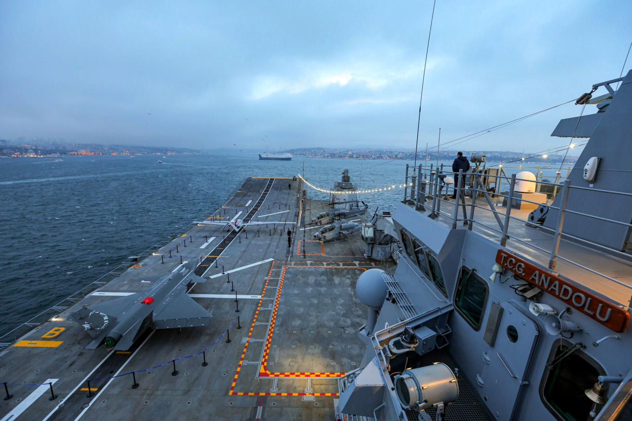 TCG Anadolu ve KIZILELMA savaş uçağı