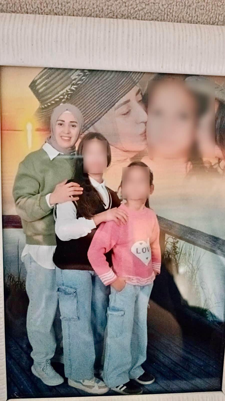 Şengül Öz ve 2 çocuğu.