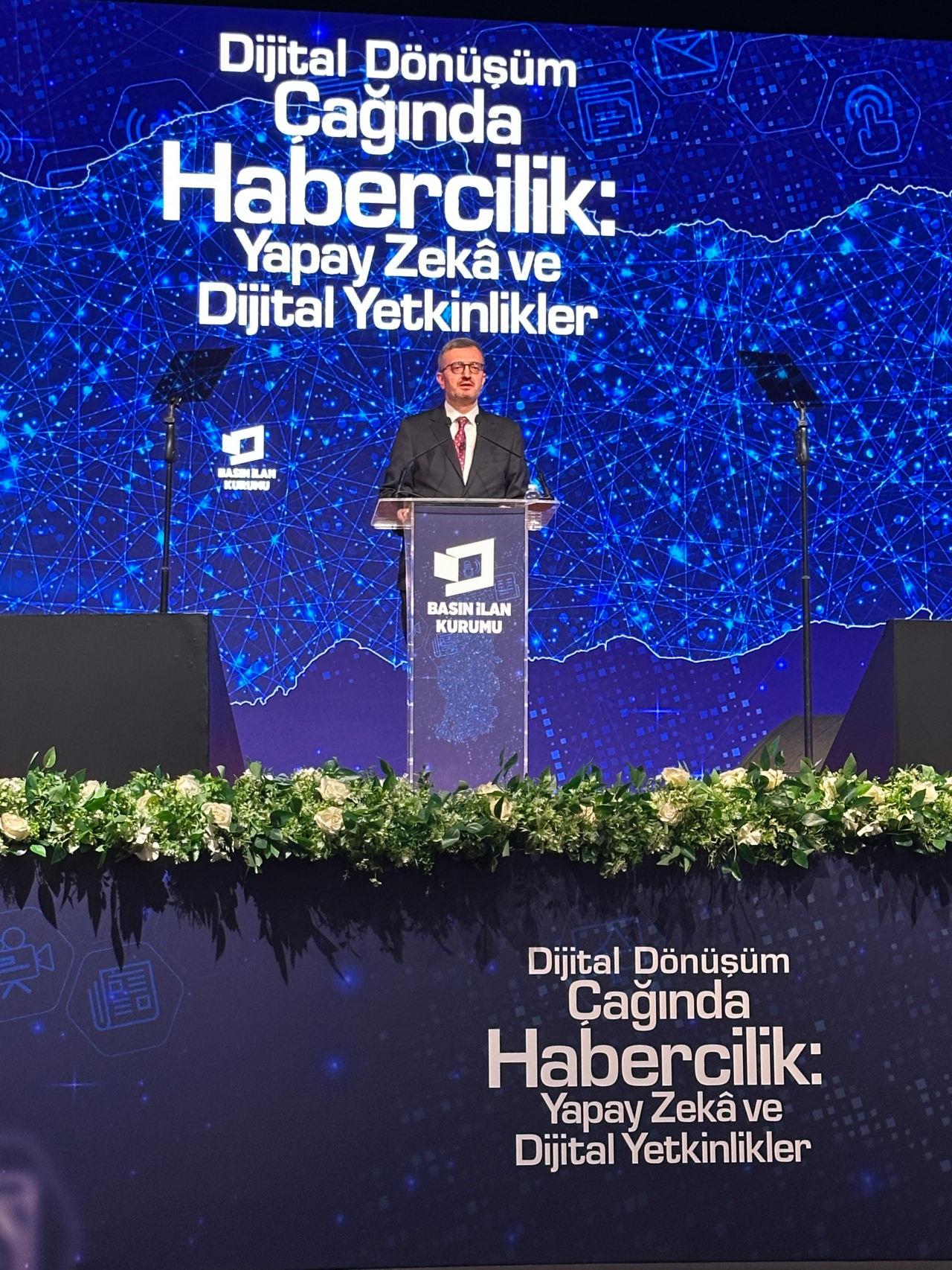 Burhanettin Duran, panelde açıklamalarda bulundu.