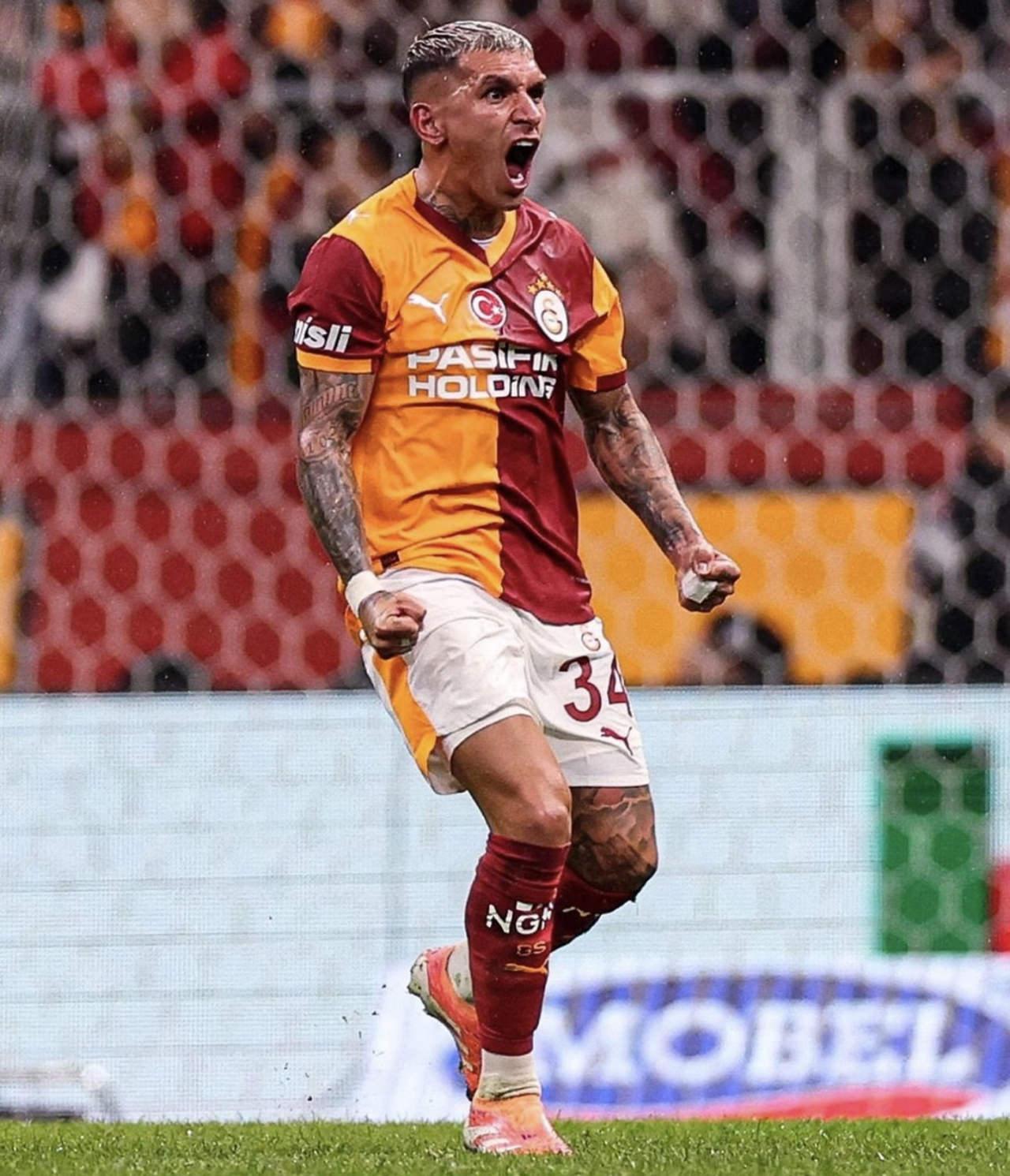 Galatasaray'ın orta saha oyuncusu Lucas Torreira