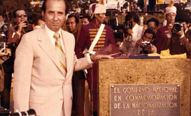 1 Ocak 1976 / Millileştirme anmasını gösteren fotoğraf