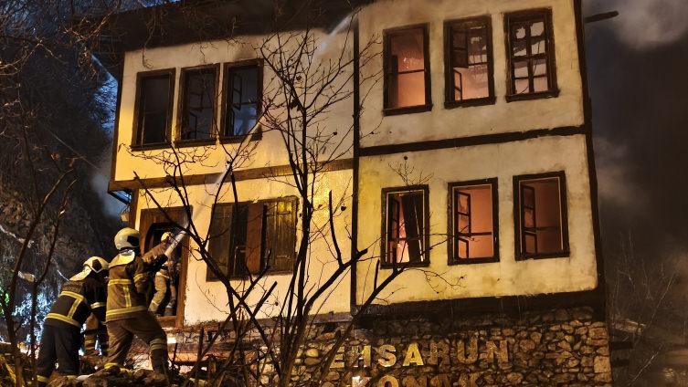 200 yıllık konak yandı