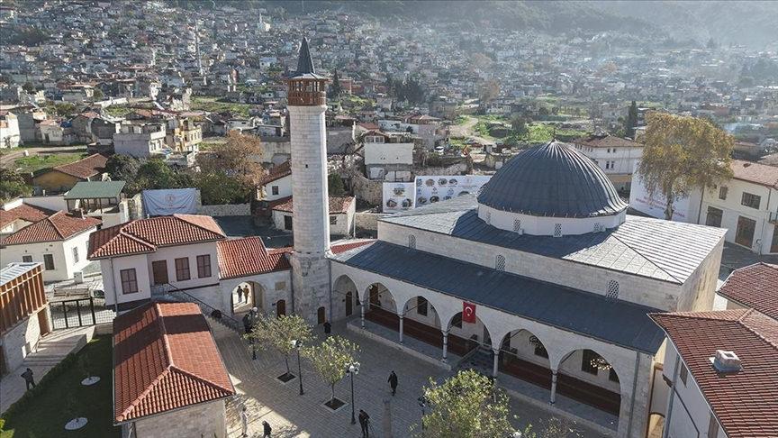 Camii depremden kısa süre sonra aslına uygun olarak yapıldı