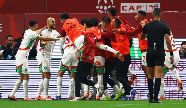 Afrika Kupası'nda &ccedil;ılgın ma&ccedil;! Yarı final biletini kaptılar