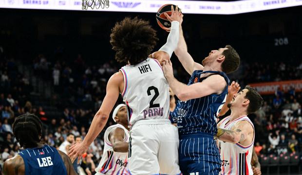 Anadolu Efes evinde 5 sayıyla kaybetti