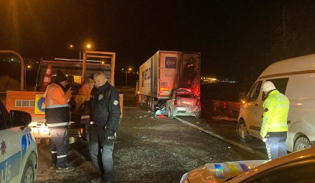 Ankara'daki feci kazada otomobil tıra &ccedil;arptı: 1 &ouml;l&uuml;