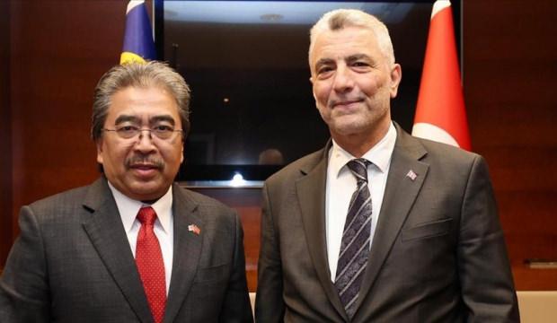 Bakan Bolat, Malezya Yatırım Ticaret ve Sanayi Bakanı Ghani ile g&ouml;r&uuml;şt&uuml;