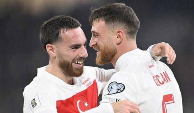 Beşiktaşlı yıldız 'hep konuşuyorum' diyerek a&ccedil;ıkladı! Salih &Ouml;zcan 'Kartal' mı oluyor? 