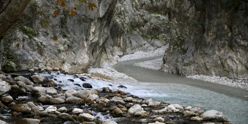 Bu kanyonun suyu yazın bile 5 derece! Yarım milyon ziyaret&ccedil;i &ccedil;ekti