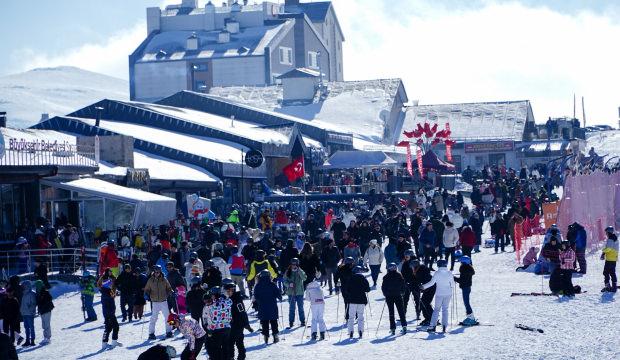 Erciyes 23 g&uuml;nde 550 bin turist ağırladı: Hedef 3 milyon