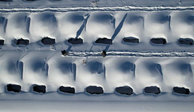 Eksi 30'un g&ouml;lgesinde &ouml;l&uuml;m hazırlığı! Erzurum'da 2 bin mezar a&ccedil;ıldı