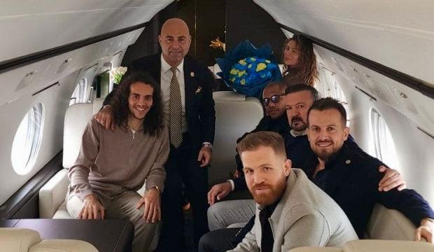 Fenerbah&ccedil;e yeni transferi a&ccedil;ıkladı: Yıldız futbolcu yola &ccedil;ıktı