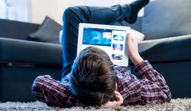 Fransa 15 yaş altına sosyal medya yasağına hazırlanıyor