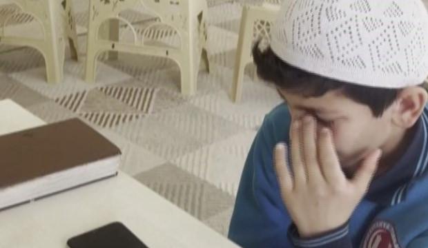 Hafız olan Yusuf, g&uuml;zel haberi babasına g&ouml;zyaşları i&ccedil;inde verdi