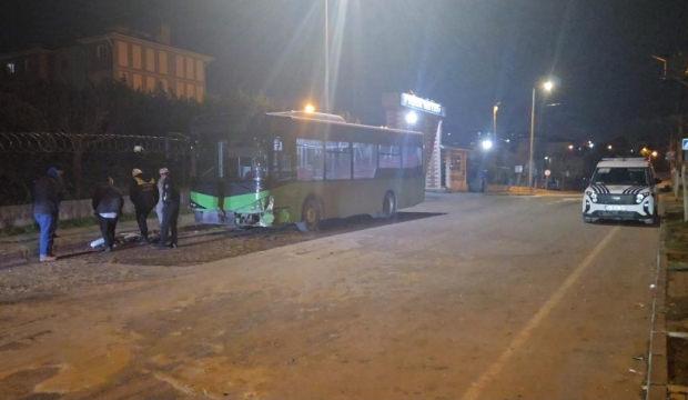 İstanbul'da otomobil ile &ouml;zel halk otob&uuml;s&uuml; &ccedil;arpıştı