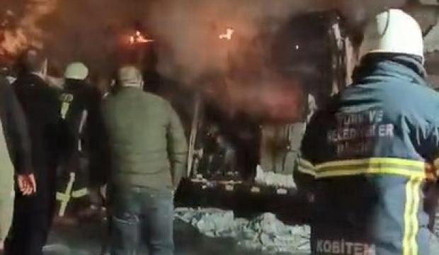 Kaza geliyorum dedi: Donmasın diye altında ateş yakılan ara&ccedil; k&uuml;le d&ouml;nd&uuml;