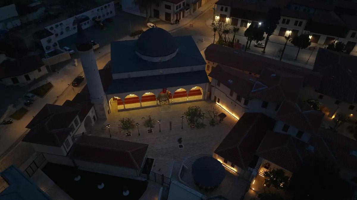 Caminin gece görüntüsü