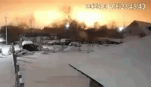 Rusya, Oreşnik f&uuml;zeleriyle vurdu! Geceyi g&uuml;nd&uuml;ze &ccedil;evirdi! Saldırı anı kamerada