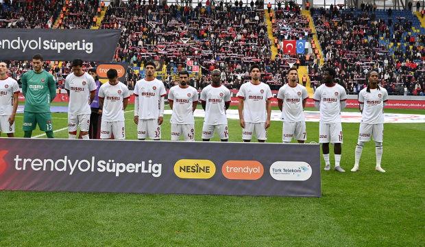 S&uuml;per Lig ekibi 4 futbolcusuna veda etti