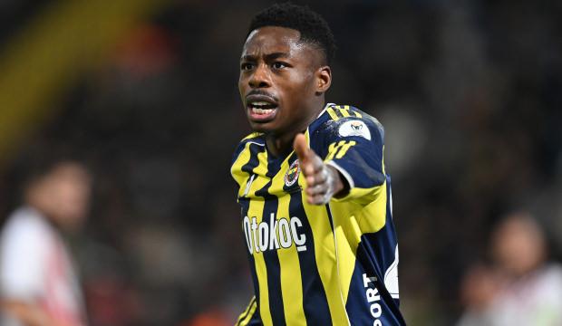 Fenerbah&ccedil;e'de İsmail Kartal'ın kadroda d&uuml;ş&uuml;nmediği yıldıza Premier Lig'den talip