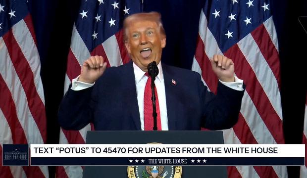 Trump canlı yayında kafayı yedi! Tuhaf hareketleri t&uuml;m d&uuml;nyada g&uuml;ndem oldu