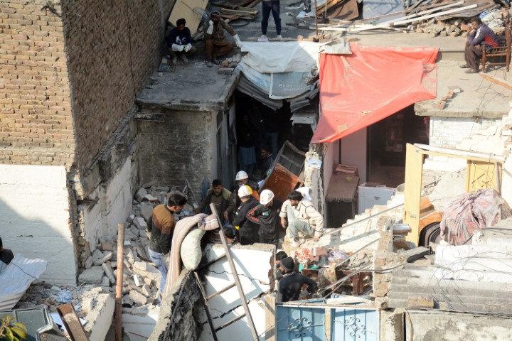 Olay yerindeki çalışmalar devam ediyor.