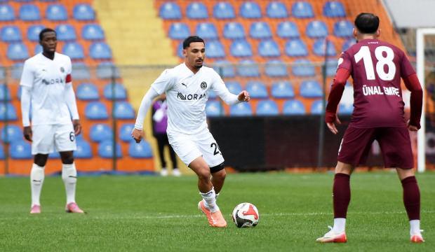 2 kırmızı kart &ccedil;ıkmıştı! 90+5'te 1-1 olan ma&ccedil;ın skoru şaşırttı