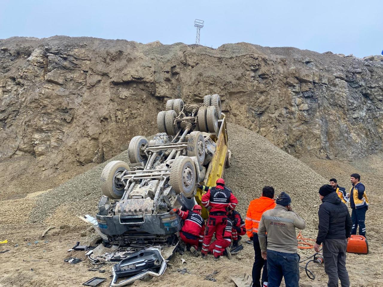 Kaza yerine itfaiye ekipleri sevk edildi.