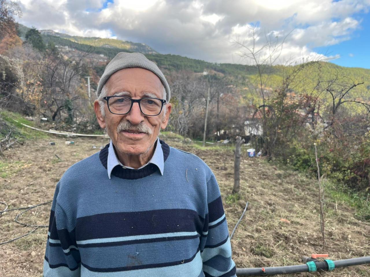 82 yaşındaki Mevlüt emminin imrendiren toprak projesi: Bin 670 ağaç dikti 