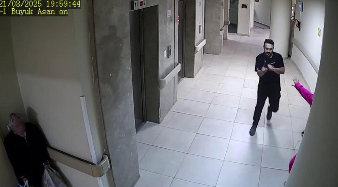 Sakarya'da boşanma aşamasında olduğu eşini öldürmeye teşebbüs anları güvenlik kameralarına yansıdı.