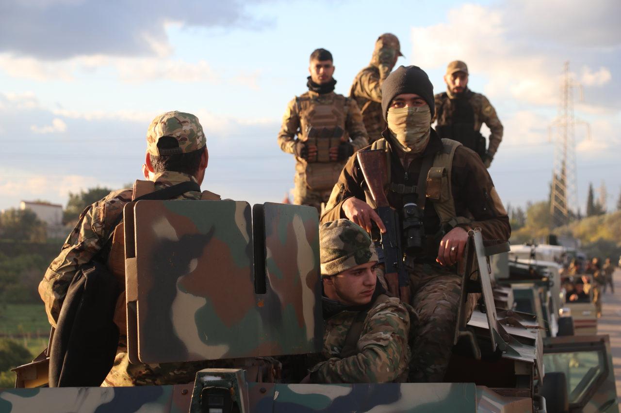 Suriye ordusu, SDG'nin işgalindeki Deyr Hafir hattına takviye yapıyor.