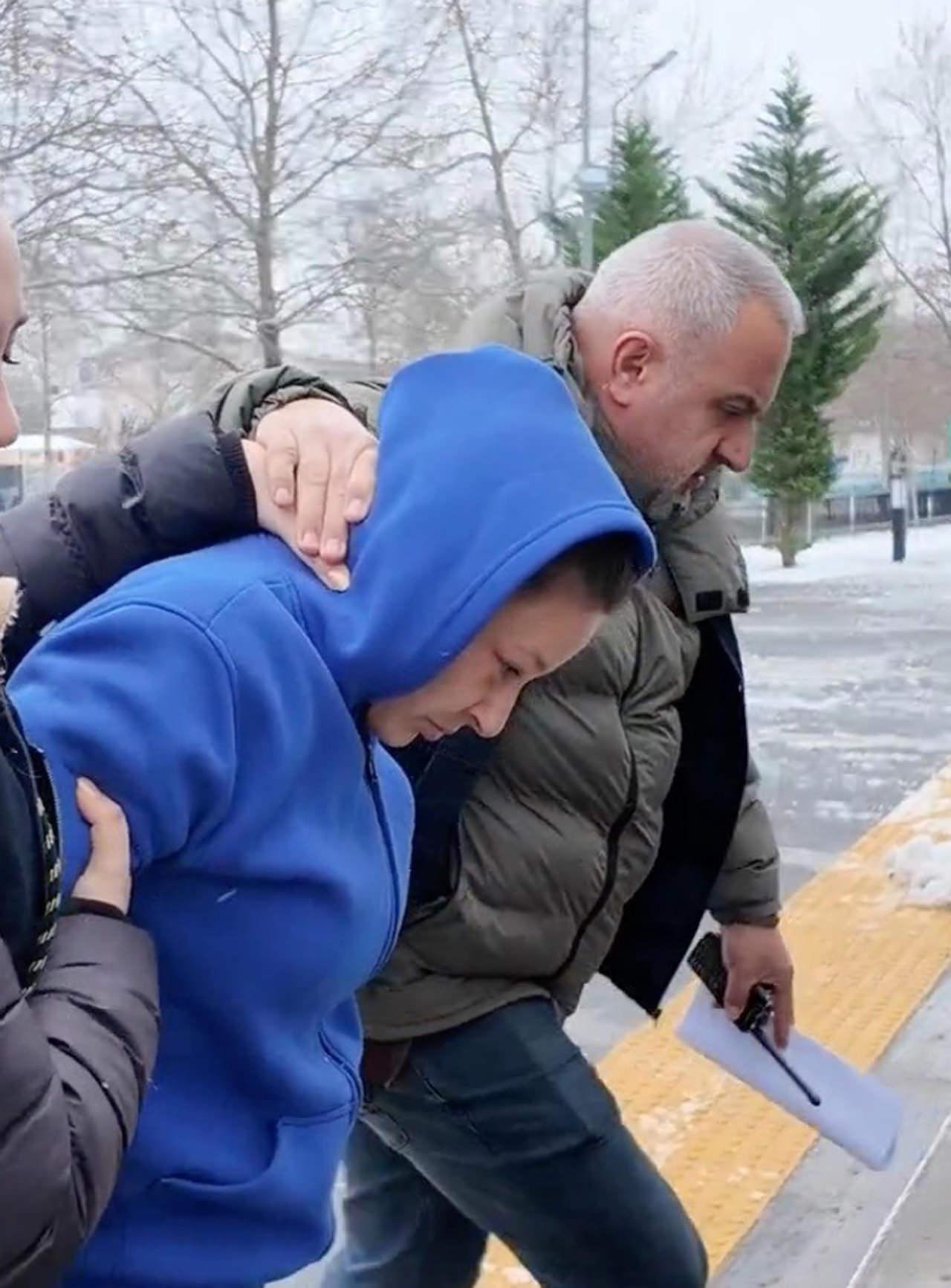 Tekirdağ'da teyzesi Binnaz Eriş'i (70) öldürüp, cesedin üzerine kolonya dökerek ateşe verdiği gerekçesiyle tutuklanan İ.Ç